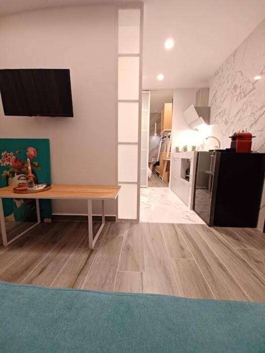 Sroom Apartment Mesolóngion المظهر الخارجي الصورة